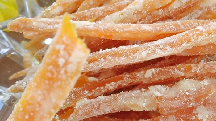 Hướng dẫn làm mứt bí đỏ khô đã đến bước 4.