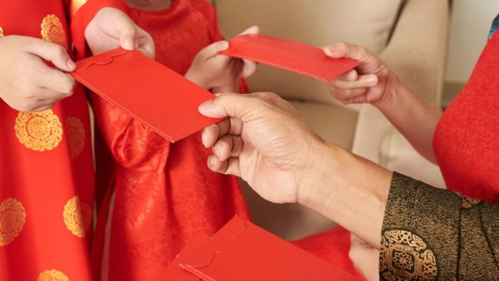 Chúc Tết và lì xì mừng tuổi