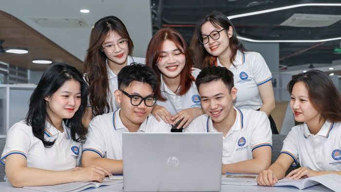 Học phí Đại học Thương mại - Chương trình hướng nghiệp chuyên sâu