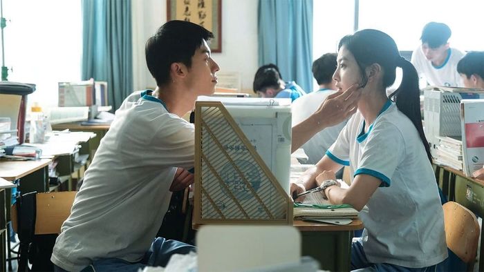 Hôn Lễ Của Em là một trong những bộ phim lẻ buồn Trung Quốc đáng xem nhất. Phim kể về Châu Tiêu Tề, người đã bị thu hút bởi Vưu Vịnh Từ ngay từ cái nhìn đầu tiên. Anh đã trải qua mối tình đầu sâu đậm với cô trong suốt 15 năm.