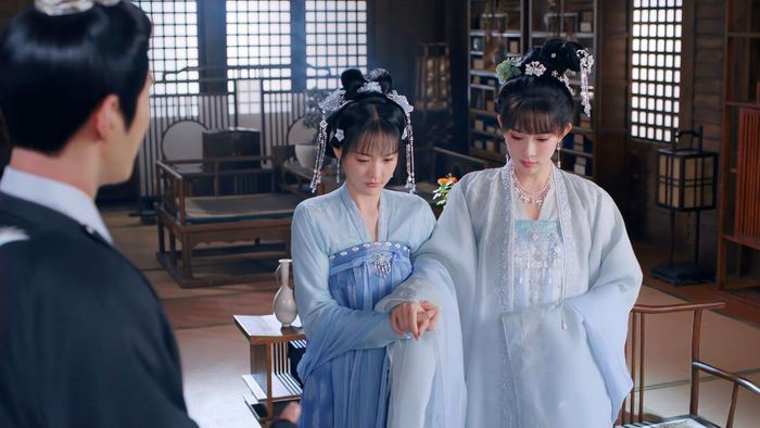 Chuyện kể Hoa Lưu Ly – Royal rumours (2023)