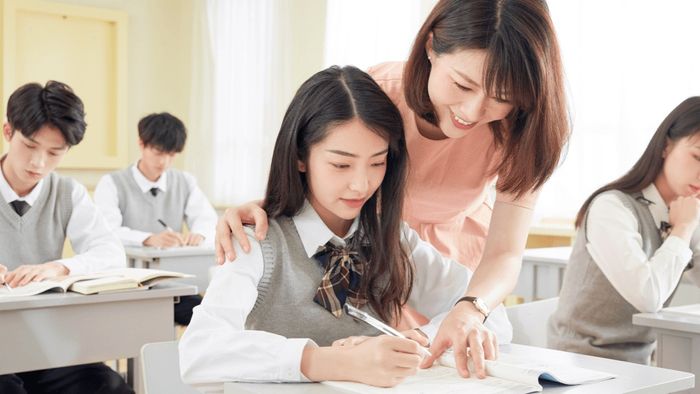 Thơ 5 chữ về thầy cô đầy xúc động
