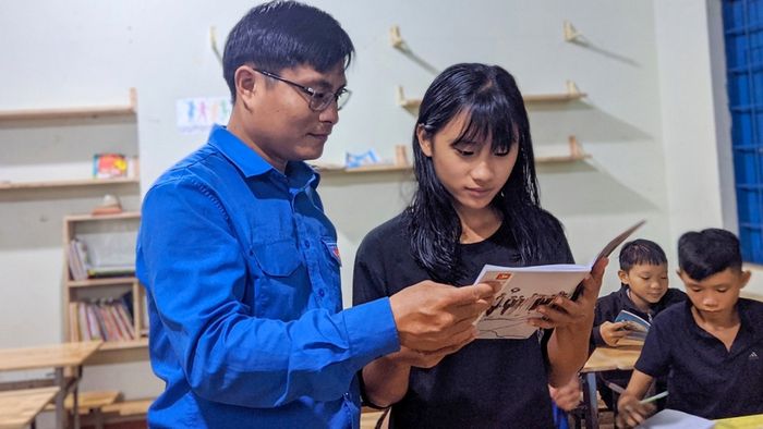Thơ 5 chữ tỏ lòng biết ơn thầy cô.