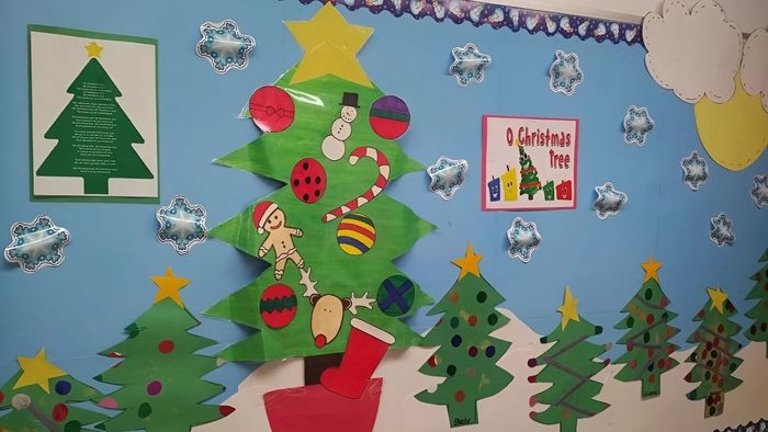 Trang trí bảng Noel ấn tượng, mang lại vẻ đẹp thu hút cho không gian Giáng sinh