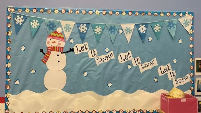 Bảng Noel sáng tạo với nền trắng, giúp bạn tự do sáng tạo và trang trí với những chi tiết độc đáo.