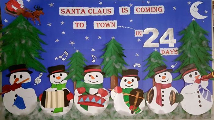 Trang trí bảng Noel với hình ngôi sao lấp lánh, mang đến không khí Giáng sinh rực rỡ.