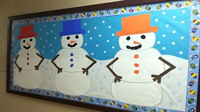 Ý tưởng trang trí bảng với nền trắng cho Noel, mang lại vẻ đẹp thanh thoát và dễ chịu.