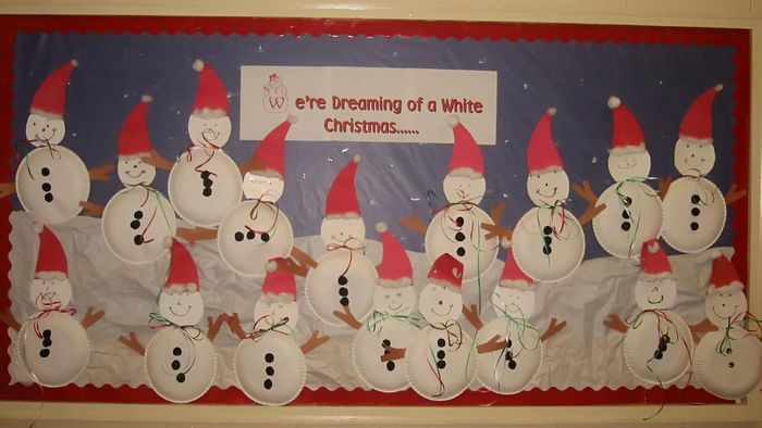 Bảng Giáng sinh màu trắng với thiết kế cute, tạo nên một không gian Noel dễ thương và ấm cúng.