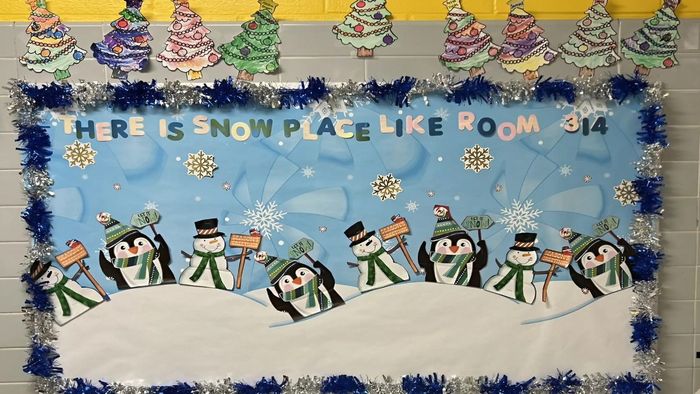 Trang trí bảng Giáng sinh thật đẹp mắt và ấn tượng với các họa tiết mùa lễ hội.