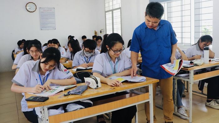 Tuyển tập những câu chuyện ngắn về thầy cô viết báo tường đầy cảm động