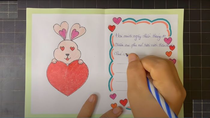 Cách tạo thiệp 20/10 với ba trái tim xếp chồng từ giấy A4