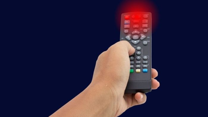 Remote nhấp nháy đèn đỏ liên tục có gây hại cho tivi hay không?