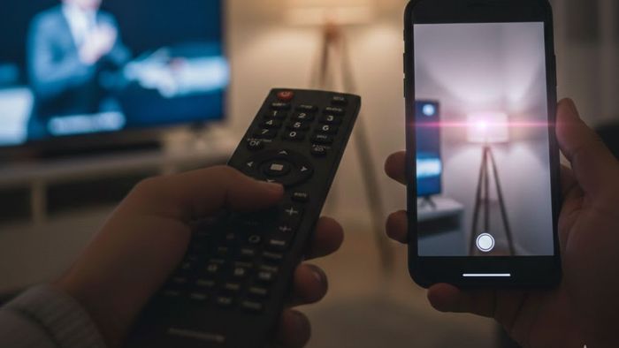 Kiểm tra bộ phận mắt nhận tín hiệu trên remote