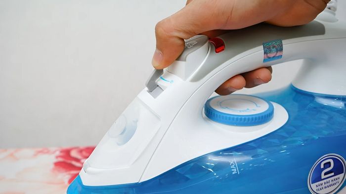 Những lưu ý quan trọng khi sử dụng bàn ủi hơi nước Bluestone