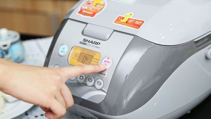 Có nên để nồi cơm điện ở chế độ giữ ấm suốt đêm không?