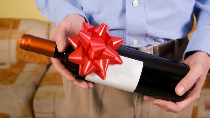 Ý nghĩa văn hóa của việc tặng quà Tết rượu