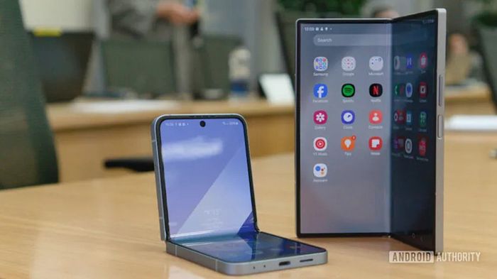 Galaxy Z Fold7 và Galaxy Z Flip7 có thể sẽ được Samsung giới thiệu vào mùa hè năm sau.