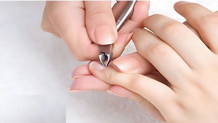 Góc nhìn chuyên gia: Cắt móng tay trước thi có thực sự cần thiết?