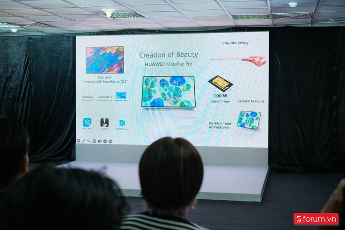 Màn hình là điểm nổi bật đáng chú ý nhất trên Huawei MatePad Pro 12.2 inch, với khả năng tái hiện hình ảnh xuất sắc.