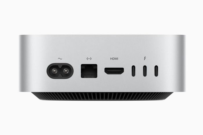Mặt sau của Mac mini M4 có ba cổng Thunderbolt 4, dành riêng cho phiên bản chip M4.