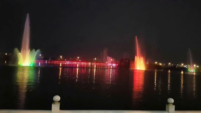 Khung cảnh Bắc Giang về đêm thật tuyệt vời với ánh sáng huyền ảo khắp mọi ngóc ngách.