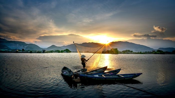 Bình minh trên biển đầy sắc màu quyến rũ