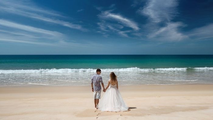 Ảnh cưới lãng mạn bên bờ biển