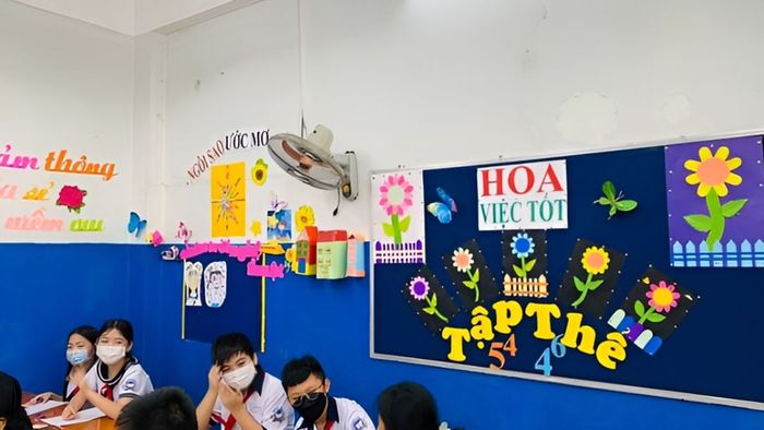 Hình ảnh lớp học tiểu học đầy màu sắc
