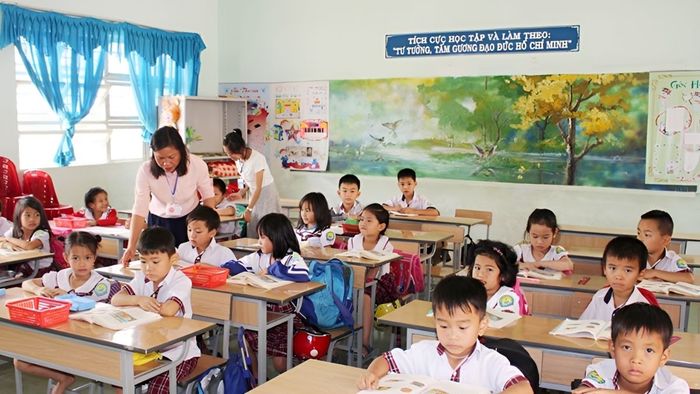 Hình ảnh lớp học tiểu học tràn đầy niềm vui