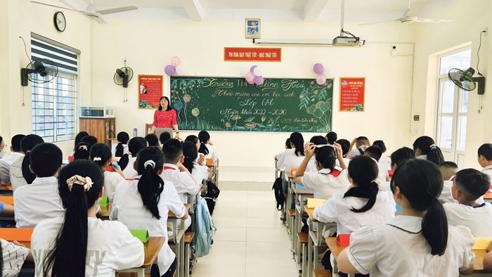 Ảnh lớp học trung học cơ sở ấn tượng