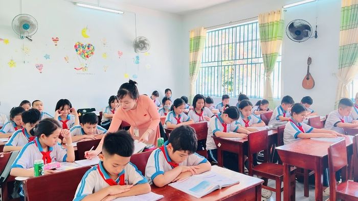 Những bức ảnh về lớp học trung học cơ sở