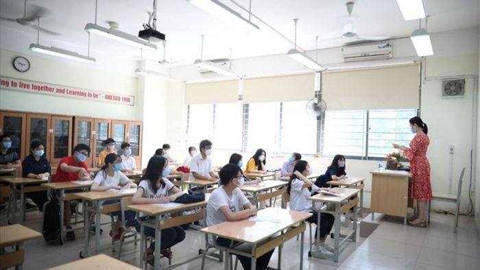 Hình ảnh lớp học cấp 3 vui tươi và tràn đầy niềm vui