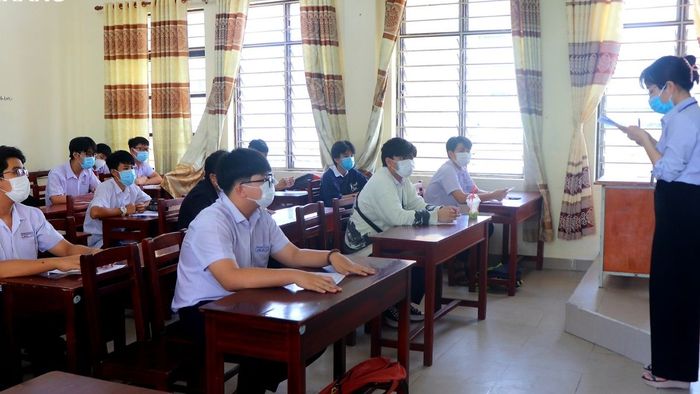Ảnh lớp học cấp 3 tràn đầy hạnh phúc