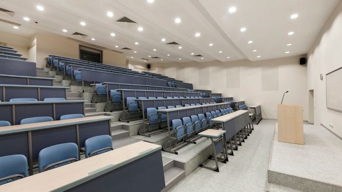 Ảnh lớp học đại học đầy ấn tượng và tiện nghi