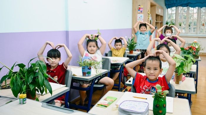 Hình ảnh lớp học hạnh phúc ngập tràn tiếng cười