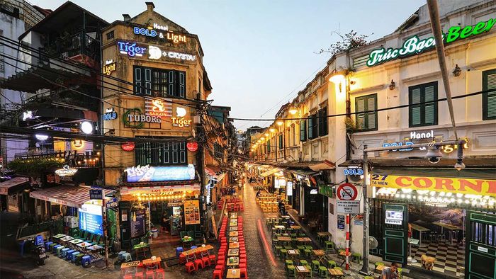 Cảnh tượng Phố cổ Hà Nội sôi động về đêm