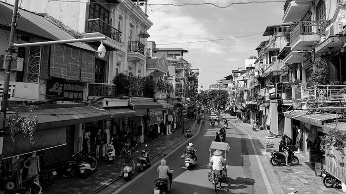 Ảnh đen trắng về Phố cổ Hà Nội mang lại sự yên bình