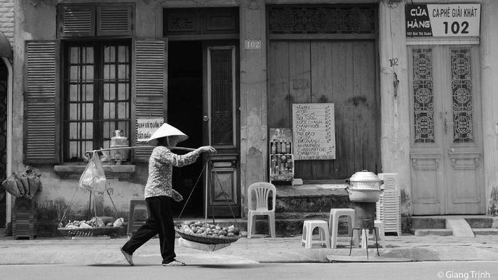 Ảnh đen trắng về Phố cổ Hà Nội xưa mang lại cảm giác hoài niệm về một Hà Nội đầy chất thơ