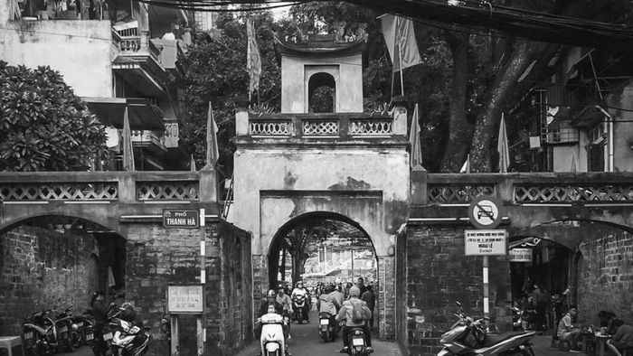 Những bức ảnh Phố cổ Hà Nội đẹp trong sắc đen trắng, lưu giữ nét đẹp xưa cũ của thủ đô