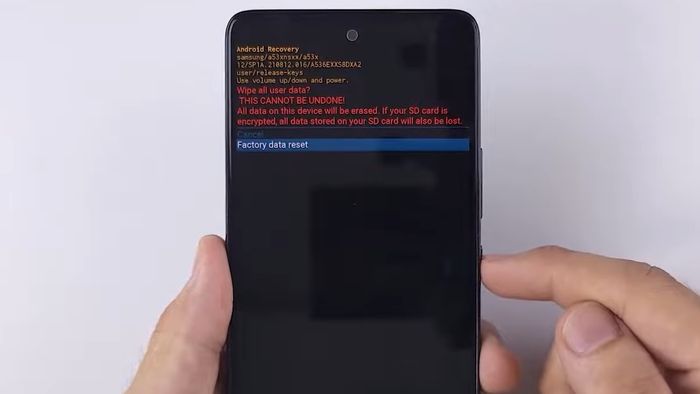 Cách xoá mật khẩu màn hình Samsung bằng Hard Reset - bước 4