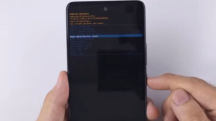Cách xoá mật khẩu màn hình Samsung bằng Hard Reset - bước 3