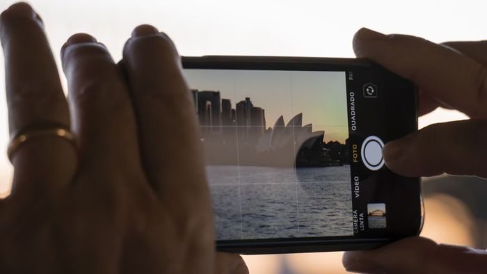 Hướng dẫn cách tắt lưới camera trên iPhone một cách nhanh chóng.
