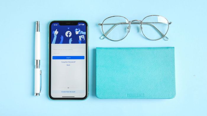 Tại Sao Cần Xem Lại Mật Khẩu Facebook?