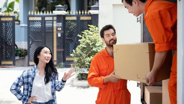 Hình ảnh shipper chân thực và đầy cảm xúc
