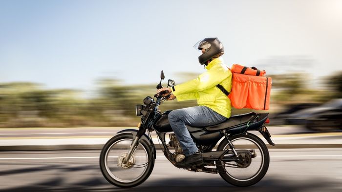 Khoảnh khắc shipper đẹp và chân thực