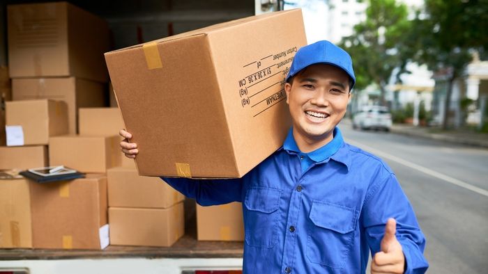 Hình ảnh shipper chứa đựng nhiều thông điệp ý nghĩa