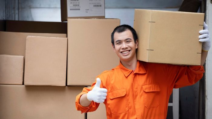 Hình ảnh shipper trên hành trình giao hàng đầy nỗ lực