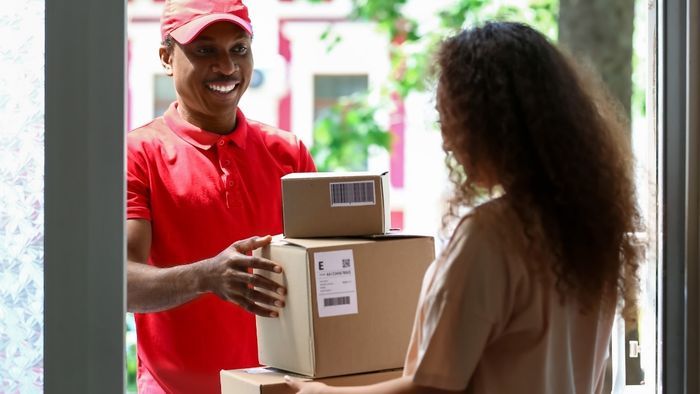 Những bức ảnh shipper giao hàng đẹp và ấn tượng nhất