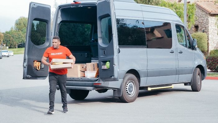 Khoảnh khắc shipper giao hàng đẹp và đáng nhớ nhất