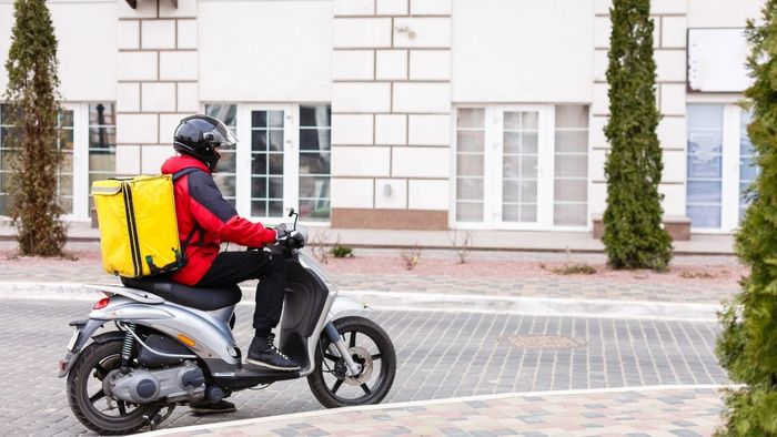 Những bức ảnh shipper giao hàng đẹp và ấn tượng nhất